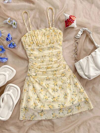 SHEIN Đầm ngắn in hoa cho bé gái tuổi teen, đầm hai dây xếp ly hở lưng, đầm đi biển không tay dây mảnh.