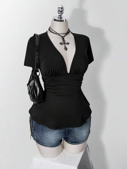 SHEIN ICON Plus size top met diepe V-hals, getailleerde pasvorm en korte mouwen, vintage Y2K babydoll top met getailleerde pasvorm en korte mouwen.