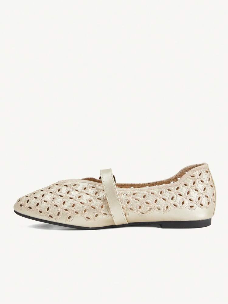 CUCCOO CHICEST Women's Hollow Embroidery, Buckle, Comfortable Flat Shoes