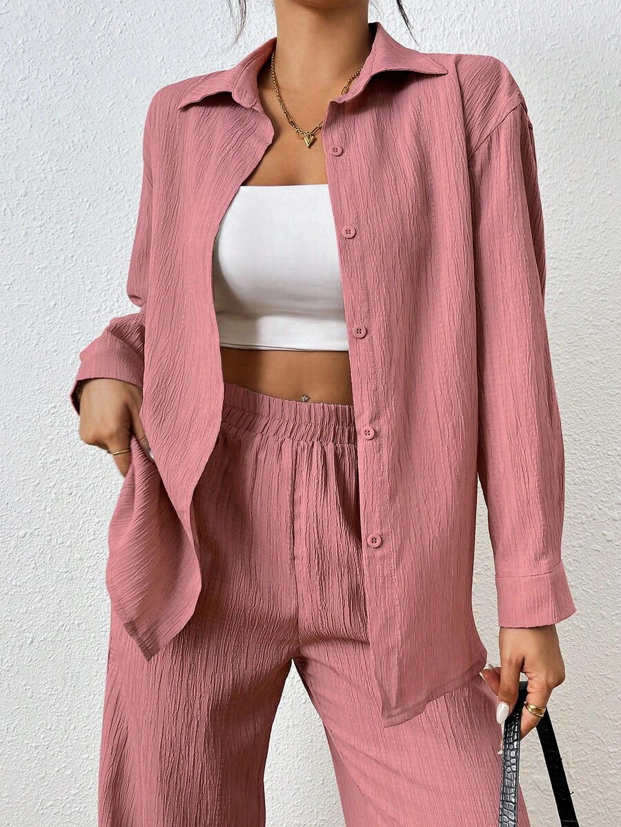 SHEIN PETITE 女款度假風紋理單排扣襯衫與休閒口袋長褲兩件套,適合嬌小女性 - 珊瑚粉 - 查看 1