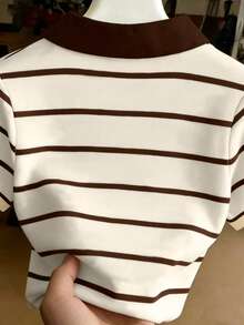 Áo Polo nữ tuổi teen in họa tiết toàn thân, cổ áo polo kẻ sọc tương phản, tay ngắn, kiểu dáng ôm sát, đa năng, phong cách cổ điển retro, thoải mái, phù hợp cho mùa xuân, hè, thu, đông. - Nhiều màu - Xem 2