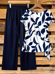 SHEIN Clasi Plus Size Vacation Casual Floral Print Top And Solid Color Pants 2-Piece Set Brunch Navy Floral Summer - Multicolor - View 2