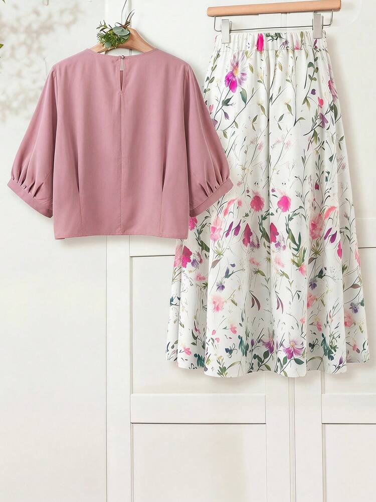 Plus Size Women's Solid Color Pleated Round Neck Blouse And Floral Print Maxi Skirt 2-Piece Set,Summer Outfits For Women ,Going Out Outfits,Vacation Outfits Women,Summer Holiday Outfits