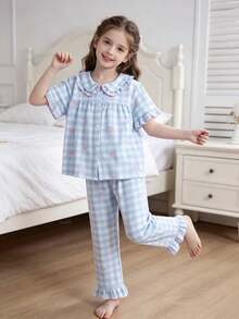 Bộ đồ ngủ 2 mảnh phong cách ngọt ngào dành cho bé gái tuổi teen: Áo cardigan tay ngắn in họa tiết kẻ caro và nơ, kèm quần ống rộng viền bèo nhún. - Nhiều màu - Xem 6