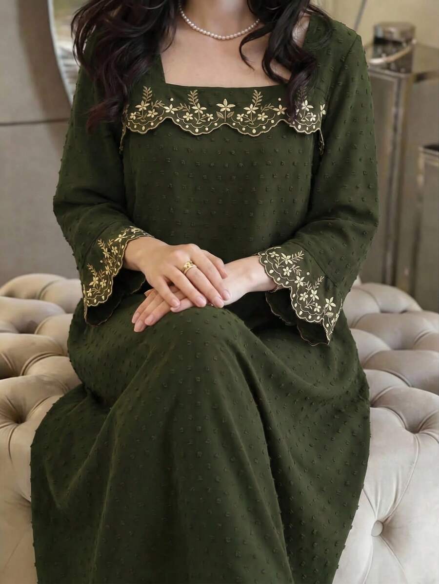 Al Najma 大码女式花卉刺绣方领长袖阿拉伯风格连衣裙 - 軍綠色 - 查看 1