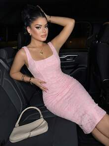 Dayanna Comas Vestido midi feminino jacquard plissado com cintura marcada, ideal para encontros e festas. - Rosa - Ver 2