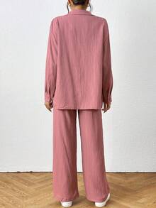 SHEIN PETITE 女款度假風紋理單排扣襯衫與休閒口袋長褲兩件套，適合嬌小女性 - 珊瑚粉 - 查看 2