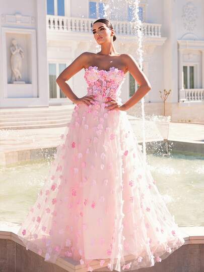 Glamrae Elegant, Glamorous, And Romantic. Features A Three-Dimensional Floral Fabric, Handcrafted Three-Dimensional Flowers On The Bust, A Strapless Design, A Sheer Waist, Multiple Fishtail Hemlines, A Back Tie Detail, A Deep A-Line Silhouette, And A Train. Suitable For Weddings, Formal Occasions, Vacations, Dates, Parties, Birthday Parties, And Evening Gowns. (Heavy-Work Design)