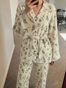 DAZY Conjunto de pijama de mujer con 2 piezas, estampado de dibujo lineal floral, tela de gasa texturizada y decoración de botones de contraste - Blanco - Ver 6