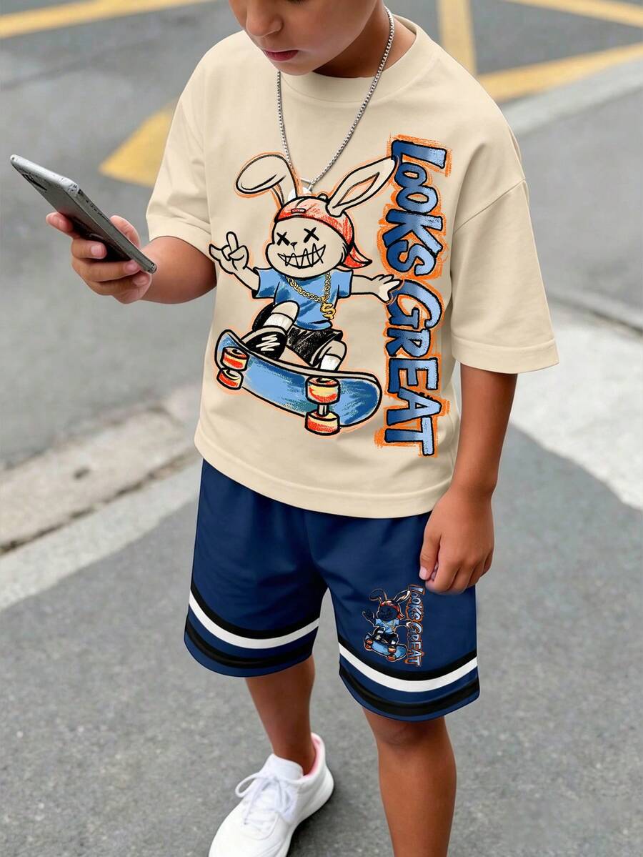 SHEIN Conjunto de 2 peças para menino, casual, com estampa de urso de desenho animado e urso mecânico futurista, camiseta de manga curta com gola redonda e shorts. Ideal para o verão. - Multicolorido - Ver 1