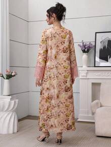 Al Najma 女士V领印花蕾丝袖休闲阿拉伯风连衣裙，配头巾，适合夏季穿着 - 橘色 - 查看 3