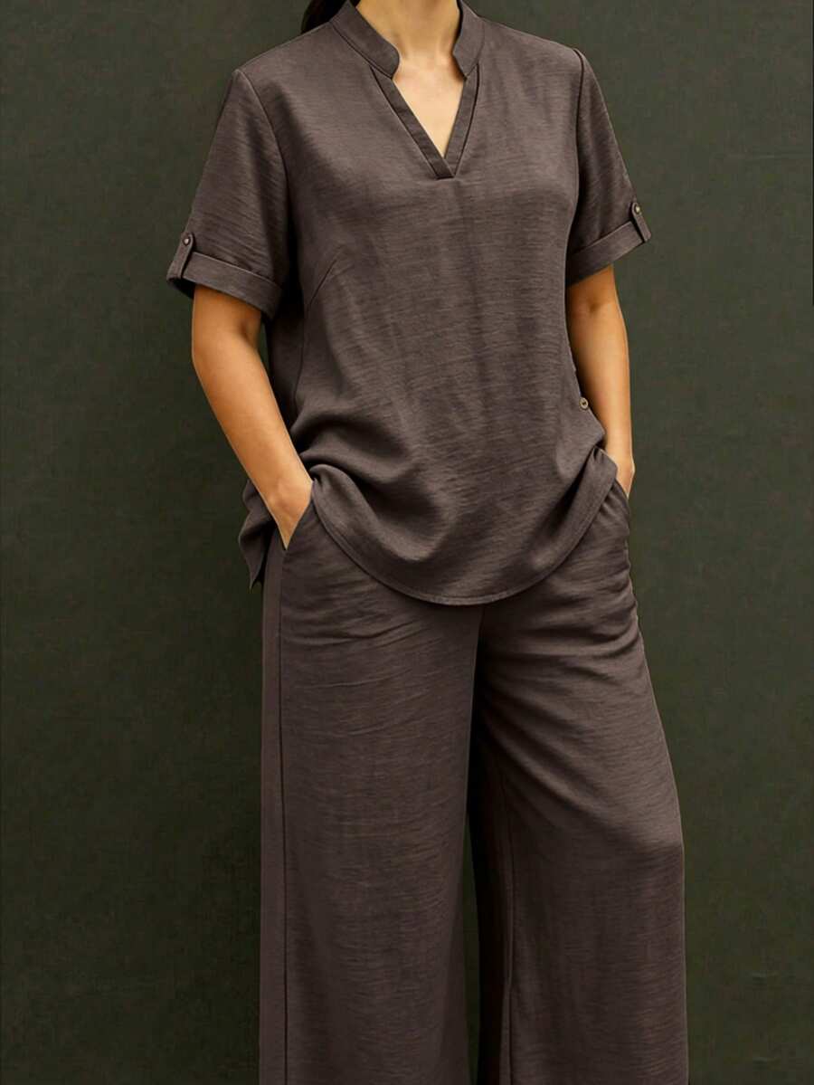 Linhara CURVE 大尺碼女款夏季巧克力棕色兩件套,皺褶V領短袖上衣 & 直筒長褲附口袋,休閒度假風 - 棕色 - 查看 1