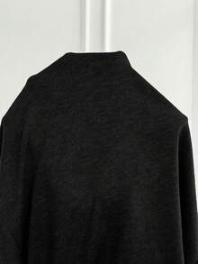 Plussiva Blusa casual de talla grande de unicolor con cuello en V y manga corta anudada - Negro - Ver 7