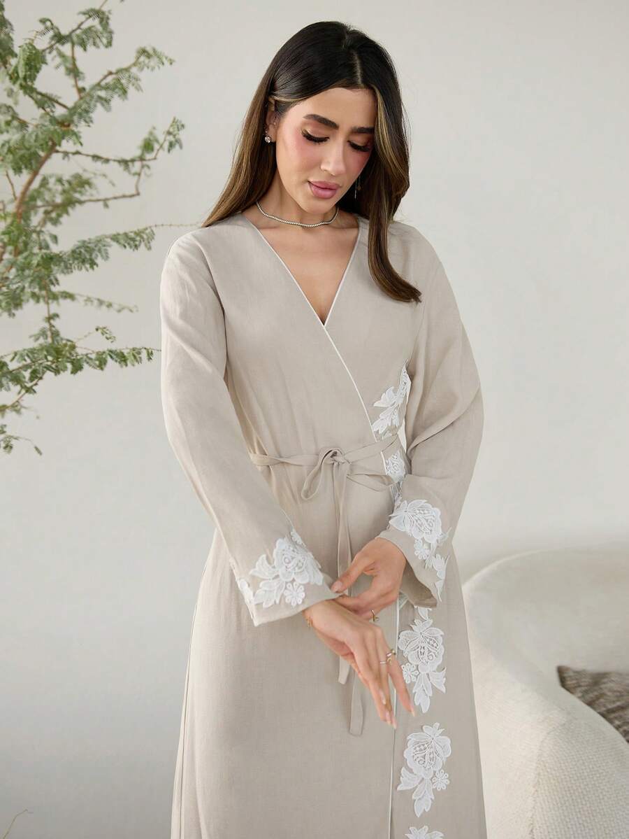 Al Najma Đầm dự tiệc kiểu Ả Rập cổ chữ V thêu hoa, thắt eo dành cho nữ. - Màu be - Xem 1