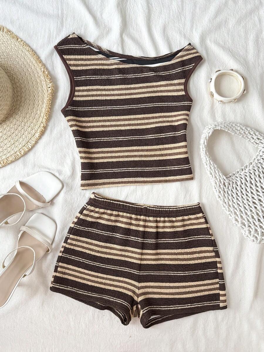 SHEIN Bộ đồ 2 mảnh cho bé gái tuổi teen: áo thun và quần short lệch vai, chất liệu kẻ sọc, họa tiết bất đối xứng, kiểu dáng thường ngày. - Cà phê nâu - Xem 1