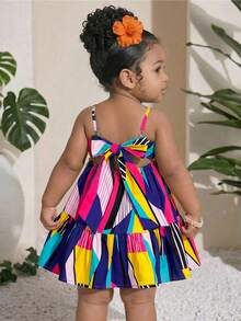 SHEIN Vestido Casual com Alças para Bebê Menina com Padrão Geométrico Trançado - Multicolorido - Visão 4