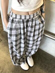 DAZY 女款格紋休閒直筒寬鬆百搭日常長褲 度假款 - 黑與白 - 查看 5