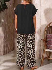 EMERY ROSE Set de 2 piezas: Blusa de escote en V y pantalones con estampado de leopardo y cordón en la cintura para mujer de talla grande - Multicolor - Ver 2
