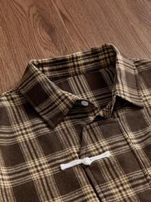SWAVVY Camisa casual de manga corta con botones y bordado de letras para hombres - Marrón - Ver 6