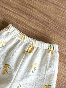 SHEIN Playful Pals 2件套女婴幼儿/新生儿0-3岁休闲日常可爱度假条纹蝴蝶结装饰吊带背心+短裤套装，春夏款 - 白色 - 查看 6