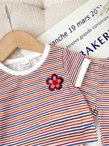 SHEIN Bộ 2 món áo thun cổ tròn và quần ống loe ôm dáng cho bé gái, họa tiết hoa và sọc. - Nhiều màu - Xem 5