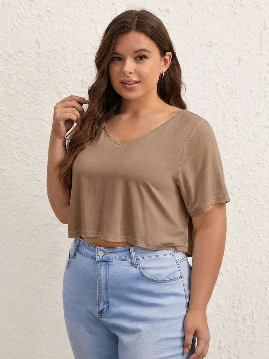 SHEIN BASICS 大尺碼女款素色V領短袖休閒T恤
