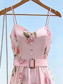 SHEIN Franclia 女士夏季连衣裙，吊带V领印花连衣裙，粉色连衣裙配金色方形金属扣腰带，吊带V领长款连衣裙，度假风连衣裙，通勤休闲连衣裙，夏季假日装扮，情人节装扮，派对连衣裙，婚纱，毕业礼服，夏季度假装扮，户外装扮，时尚休闲通勤连衣裙，百搭时尚日常休闲装 - 粉色 - 查看 4