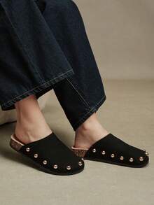 Solecia Women's Shoes Black Versatile Casual Rivet Decorative Beach Slippers - Black - View 10