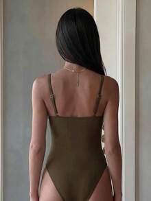 Swim Chiccia 女款夏季優雅海灘咖啡棕色一件式泳衣，復古細肩帶不對稱珠飾裝飾抓皺胸部V背修身款，適合春季與度假 - 棕色 - 查看 2