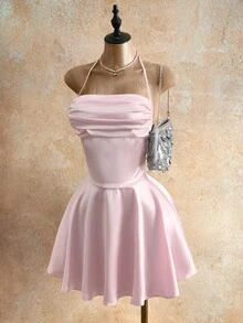 Mistrie Vestido feminino novo, sexy e elegante, com decote halter e costas nuas em tecido brilhante. Saia evasê em tecido brilhante, com barra ampla. Ideal para encontros casuais, festas, casamentos, formaturas, ensaios fotográficos de formatura e diversas ocasiões formais. Um vestido curto e formal perfeito para qualquer ocasião. - Rosa - Ver 4