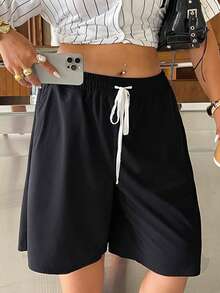 Muchica Celana Capri Kasual Wanita Ukuran Besar Warna Hitam dengan Tali Serut di Pinggang dan Kantong - Hitam - View 4