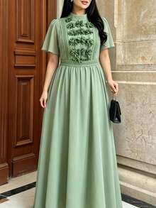 Modelyn Vestido maxi elegante y romántico con decoración floral, mangas con volantes de gasa verde para mujeres de talla grande - Verde - Ver 8