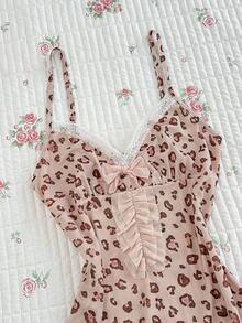 Flirla Gaun Mini Wanita Motif Leopard Musim Gugur dengan Tali Bahu Tipis dan Renda Jala, Cocok untuk Acara Malam, Motif Leopard Merah yang Imut - Baby Pink - View 7