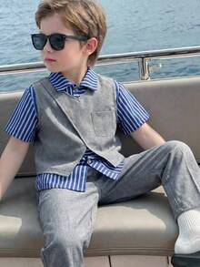 SHEIN 3 件套年轻男孩返校休闲装：超大不对称 V 领无袖背心、锥形灰色裤子和海军蓝条纹领衬衫。适合旅行、学校、日常聚会、秋冬季 - 彩色 - 查看 2