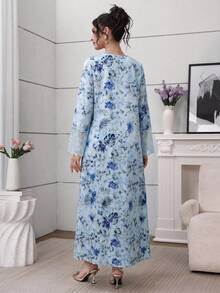 Al Najma V领蕾丝袖热带植物印花连衣裙配头巾，两件套 - 藍色 - 查看 3