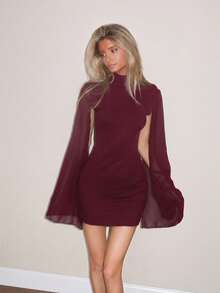 Sydney Algeri Vestido Mini Ajustado con Capa de Cuello Alto, unicolor Elegante - Burdeos - Ver 3