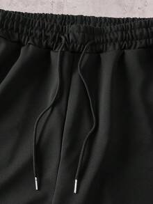 Skyrend Pantalón de chándal casual con estampado gráfico, corte y holgado, estampado de grafiti en inglés, ropa de calle cómoda para el verano, estilo emo de los 2000 - Negro - Ver 5