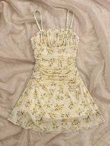SHEIN Đầm ngắn in hoa cho bé gái tuổi teen, đầm hai dây xếp ly hở lưng, đầm đi biển không tay dây mảnh. - Màu vàng - Xem 3