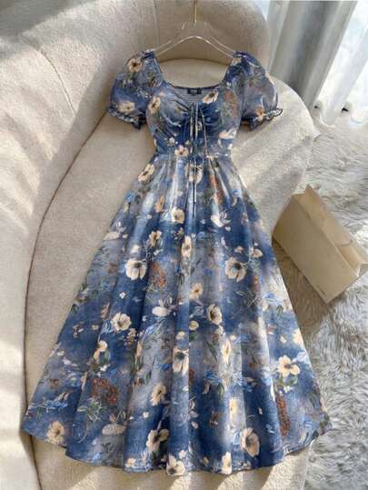 Franclia Plus Size Women's Vintage Denim-Style Cinched Waist Maxi Dress, Square Neckline With Short Puff Sleeves, Drawstring Bust, A-Line Skirt, Retro Ditsy Floral On Denim-Look Background