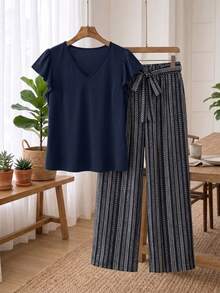 SHEIN Frenchy Bộ đồ hè cỡ lớn, kiểu dáng thường ngày, màu trơn, cổ chữ V, viền bèo nhún, gồm áo và quần. - Màu xanh hải quân - Xem 6