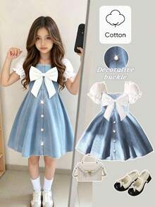 SHEIN Elladie kids 女童（小号）春夏牛仔连衣裙，白色蝴蝶结装饰，白色梭织面料泡泡袖拼接牛仔腰身连衣裙，白色珍珠纽扣设计，适合年轻女孩穿着，优雅、休闲、时尚、可爱，适合日常、上学、外出、度假、派对等场合。 - 淺色水洗藍 - 查看 11
