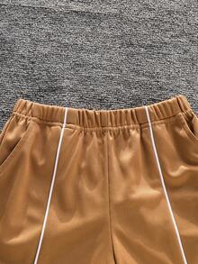 SHEIN Bộ 2 món áo polo và quần short dệt kim rộng rãi, màu trơn, thích hợp cho bé trai mặc đi học, dự tiệc sinh nhật, các sự kiện buổi tối, biểu diễn, đám cưới, lễ rửa tội, lễ tốt nghiệp. Phù hợp cho mặc hàng ngày, đi học, du lịch, thể thao, phong cách Trung Đông, mùa xuân, mùa hè. - Cà phê nâu - Xem 4