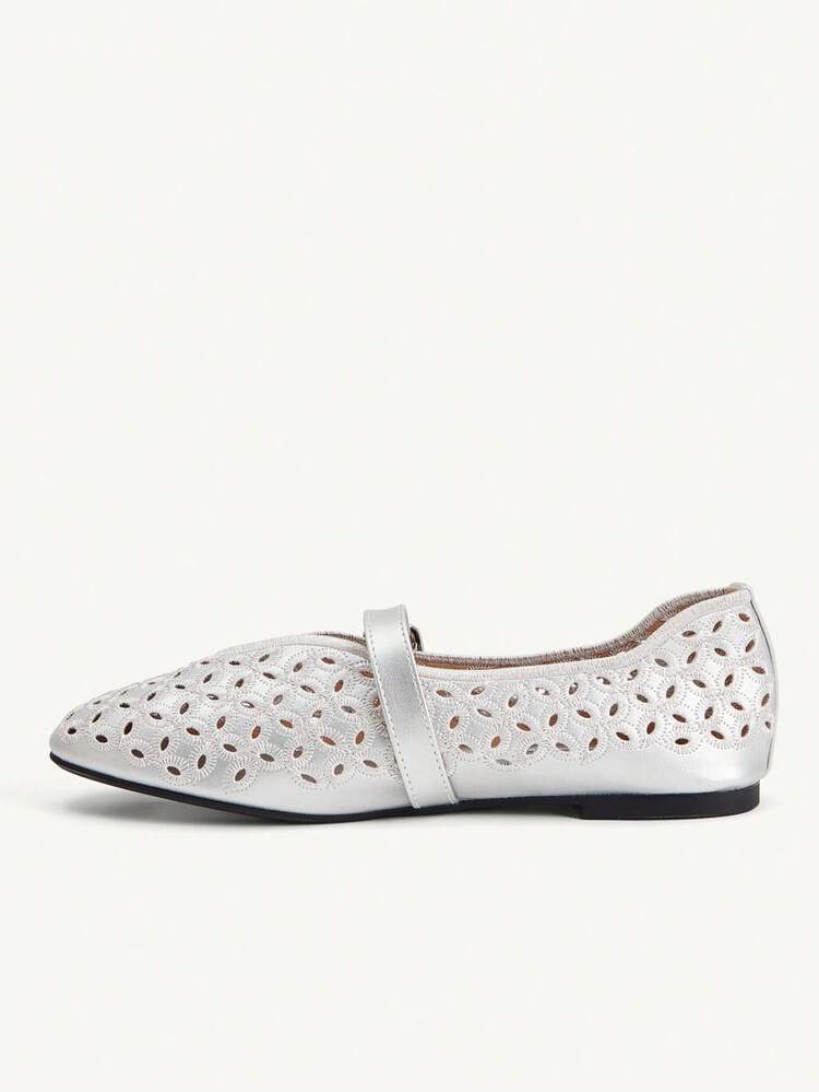 CUCCOO CHICEST Women's Hollow Embroidery, Buckle, Comfortable Flat Shoes