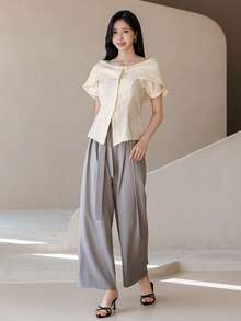 DAZY Áo kiểu nữ thanh lịch, xếp ly, trễ vai, cổ bẻ, dáng ôm, thiết kế thắt eo, thích hợp cho mùa xuân và mùa hè. - Màu be - Xem 7