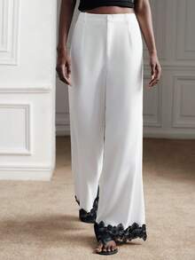 Aveloria Modichic Calça reta branca com detalhe em renda preta contrastante na barra. Elegante, sofisticada, romântica, vintage, casual e versátil para primavera/verão. - Branco - Ver 5