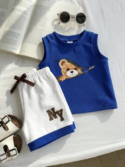 SHEIN Bộ đồ mùa hè cho bé trai gồm áo khoác có mũ và quần short họa tiết gấu hoạt hình dễ thương, trang phục trẻ em.