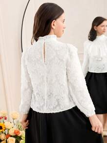 SHEIN Áo kiểu nữ tuổi teen màu trắng trơn, thanh lịch, tinh tế, phong cách cổ điển cung đình, cổ đứng, bèo nhún, chất liệu jacquard, tay loe, cài cúc, thích hợp mặc hàng ngày, đi học, quần áo nữ tuổi teen, áo babydoll, áo trắng, áo sơ mi trắng, áo tay dài. - trắng - Xem 2