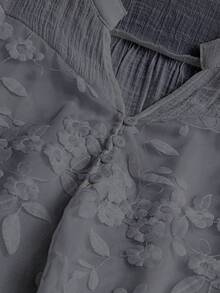 SHEIN LUNE 大码女式V领贴花休闲百搭日常衬衫 - 灰色 - 查看 4