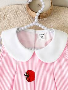 SHEIN Elladie kids 女童（小号）春夏休闲时尚新款T恤套装，梭织面料，可爱草莓红、蓝白条纹数码印花，白色彼得潘领T恤，下摆褶裥设计，搭配褶裥休闲短裤，两件套，适合可爱简约的韩式风格，休闲舒适，适合日常穿着、上学、外出、海滩、派对、春夏度假等场合。 - 粉色 - 查看 4