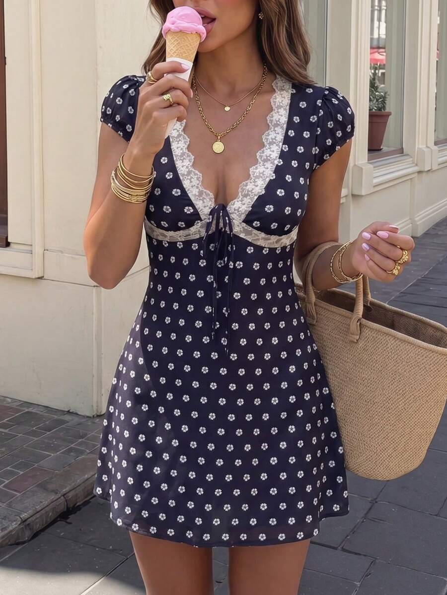 Sunnyshic 女士夏季休闲度假时尚百搭派对外出碎花拼接撞色V领褶皱泡泡短袖A字迷你连衣裙 - 彩色 - 查看 1